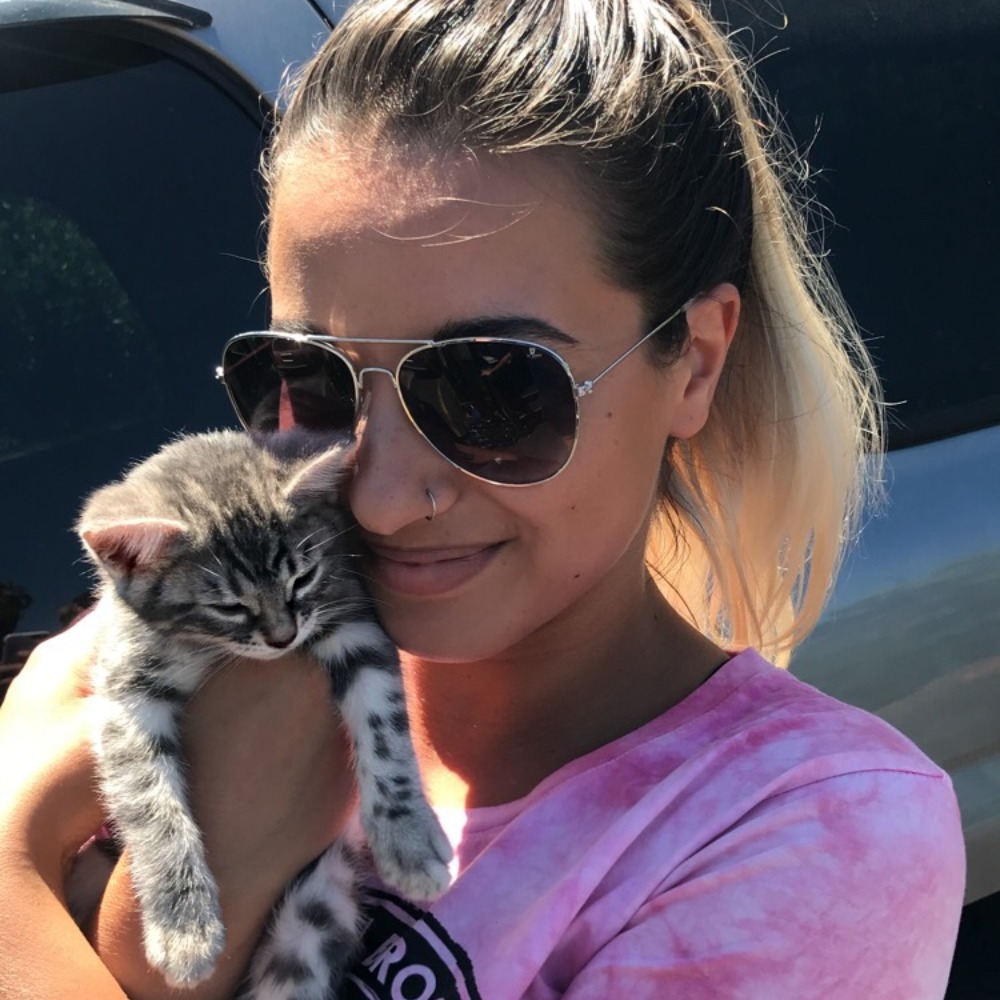 Meet your Posher, Halli